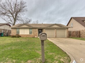 Building Photo - Super clean and updated!