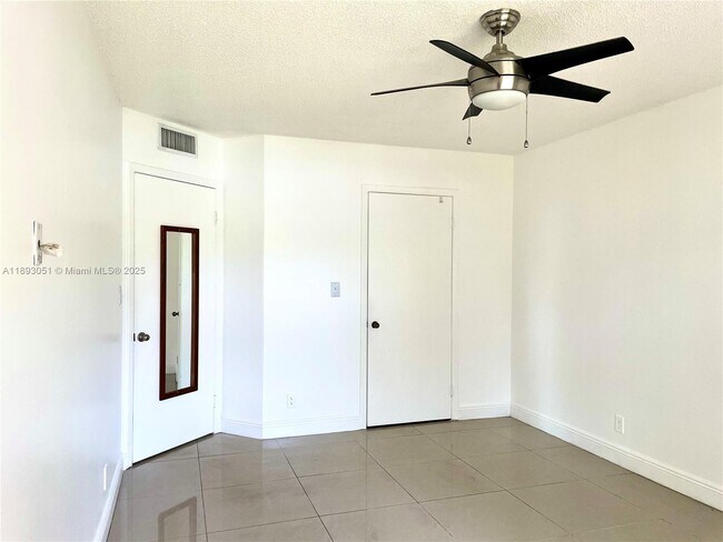 Building Photo - 8290 Lake Dr
