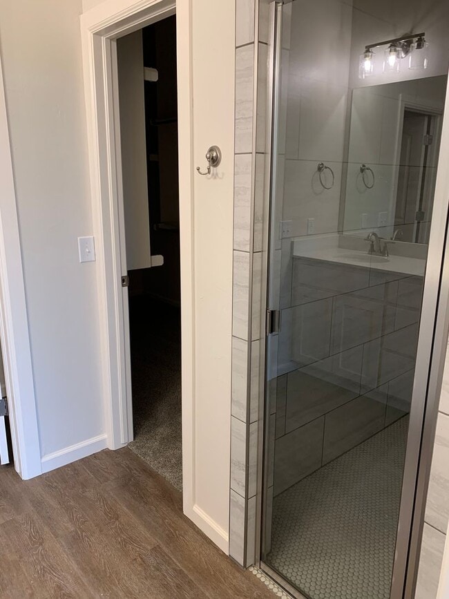 Building Photo - 3 bedroom, 2.5 bathroom, 2 car garage Gated Neighborhood