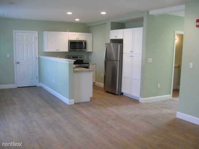 Building Photo - 1 br, 1 bath Apartment - 2 South Grove Street