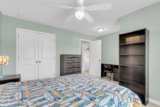Building Photo - Fully Furnished 3 Bedroom, 2.5 Bathroom Ho...