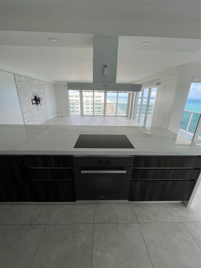 Building Photo - 3500 Galt Ocean Dr