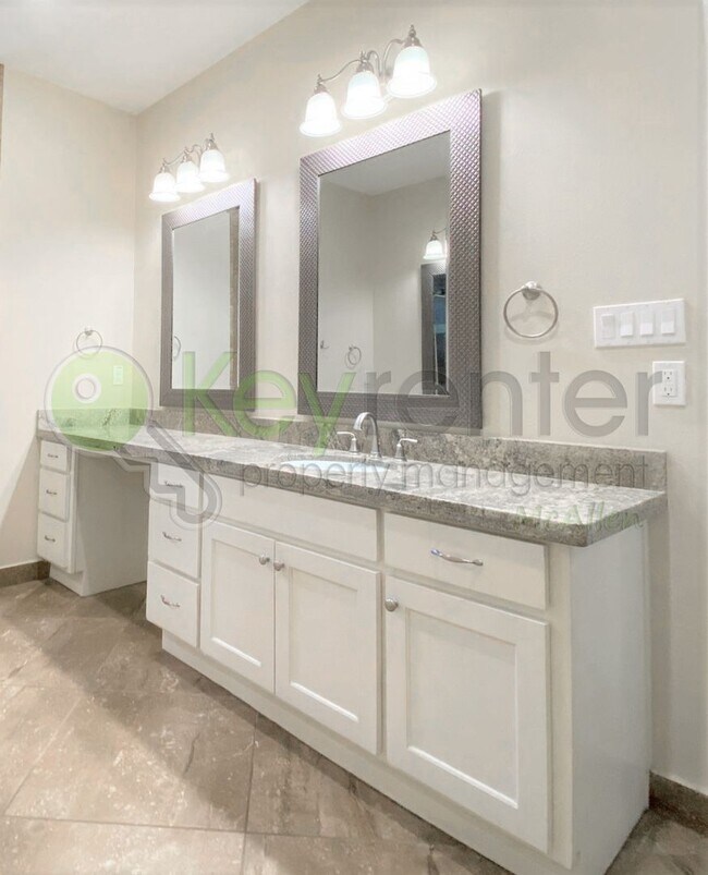 Building Photo - Beautiful 4 Bedroom- 3.5 Bathroom Home in Alamo, TX