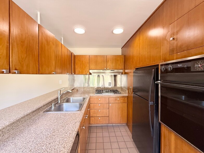 Building Photo - 4126 Del Mar Ave