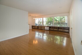 Building Photo - 8207 De Longpre Ave