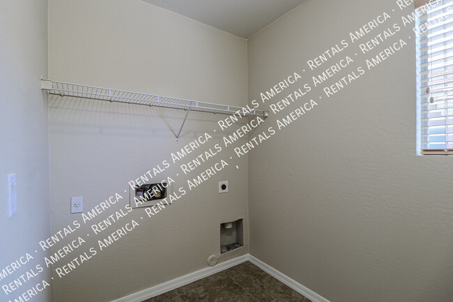 Building Photo - $500 off the 1st full month's rent with a ...