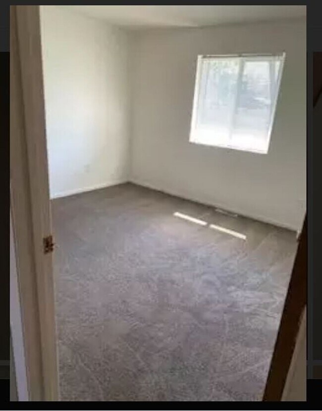 Building Photo - Shattuck Road Duplex