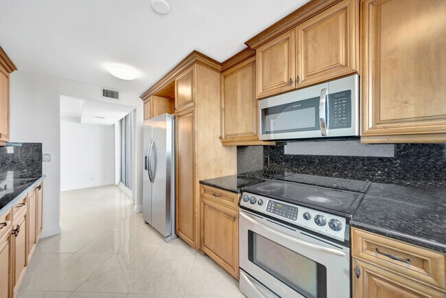 Building Photo - 1360 S Ocean Blvd