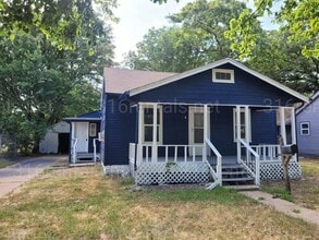 Building Photo - $825 - 2 bedroom/ 1 bathroom - Single Fami...
