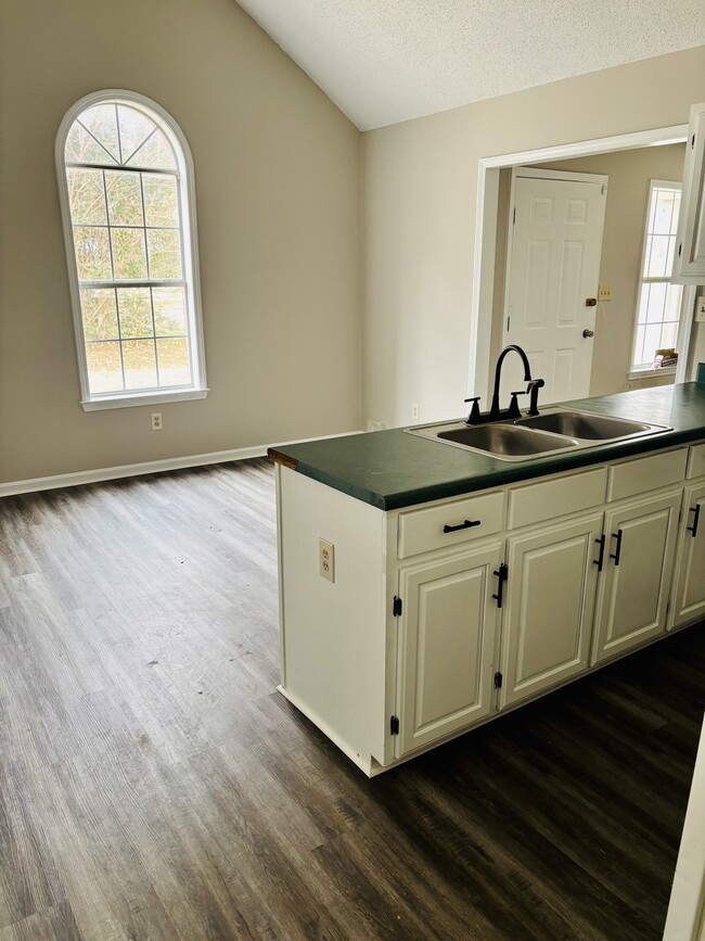 Building Photo - 219 S Jefferson St