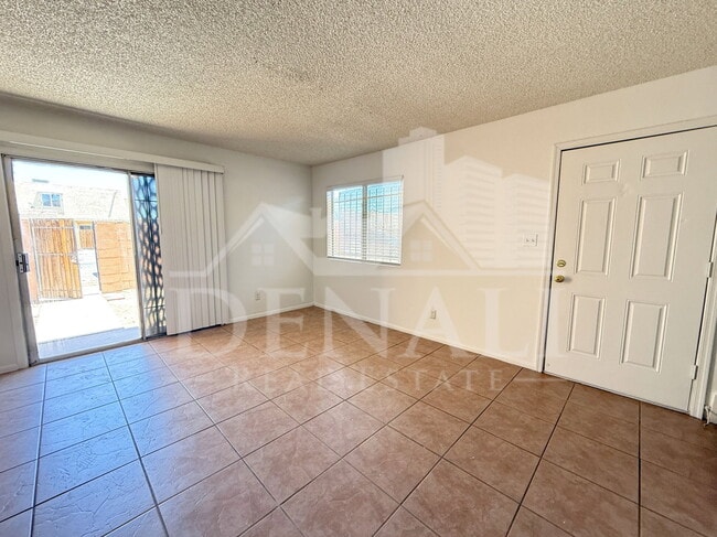Building Photo - 4006 S 44th St