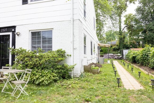 Building Photo - 2327 Glendale Terrace