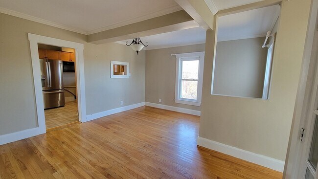 Building Photo - 10 Marion St