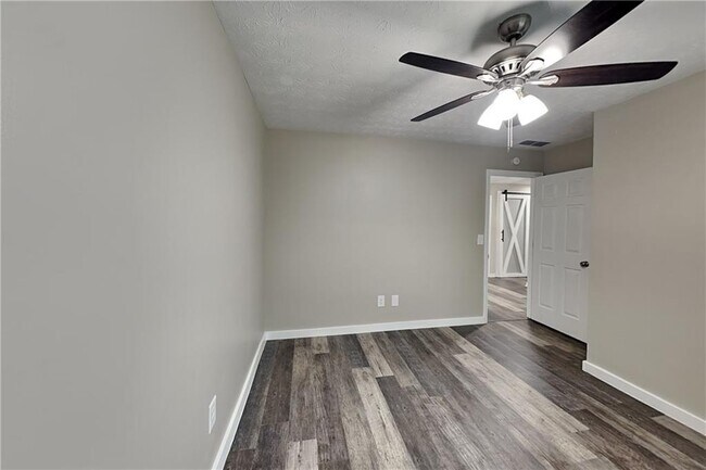 Building Photo - 6072 Devonshire Dr