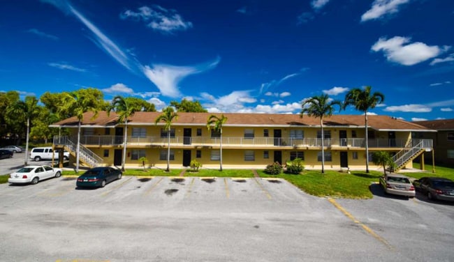 Building Photo - LARGE NEWLY RENOVATED 3 BEDROOM APARTMENTS Application fee is waived during move in