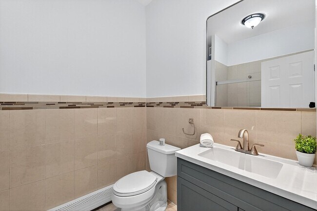 Building Photo - 382 Webster Ave