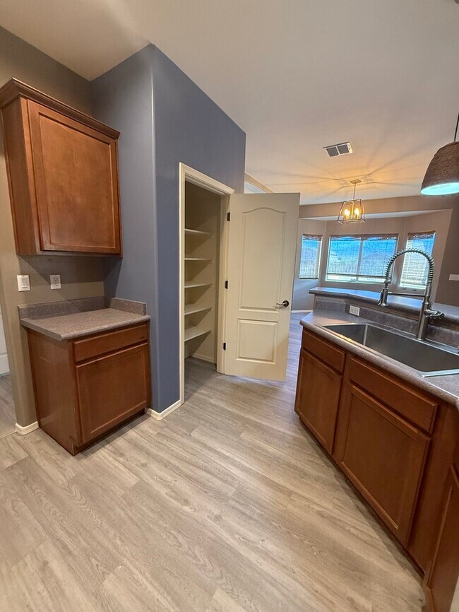 Building Photo - HOUSE FOR RENT