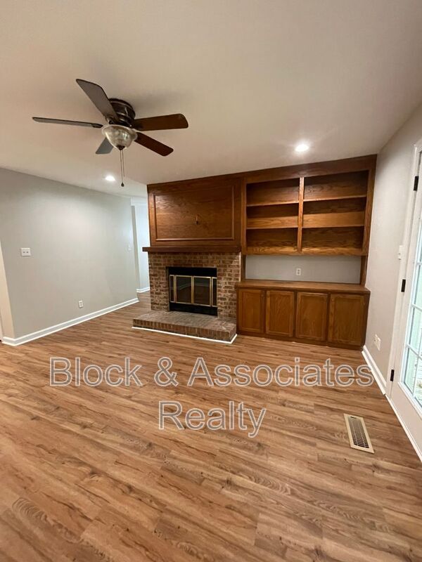 Building Photo - 928 Chatfield Dr