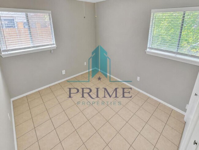 Building Photo - 9900 Randall Dr