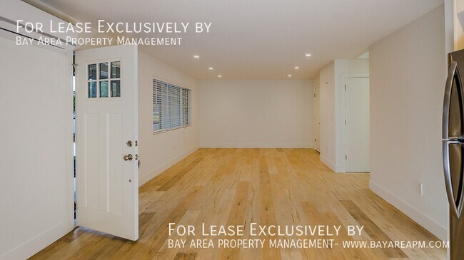 Building Photo - 697 Iris Ave