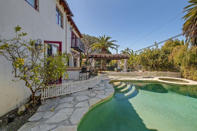 Building Photo - 1809 Palos Verdes Dr W