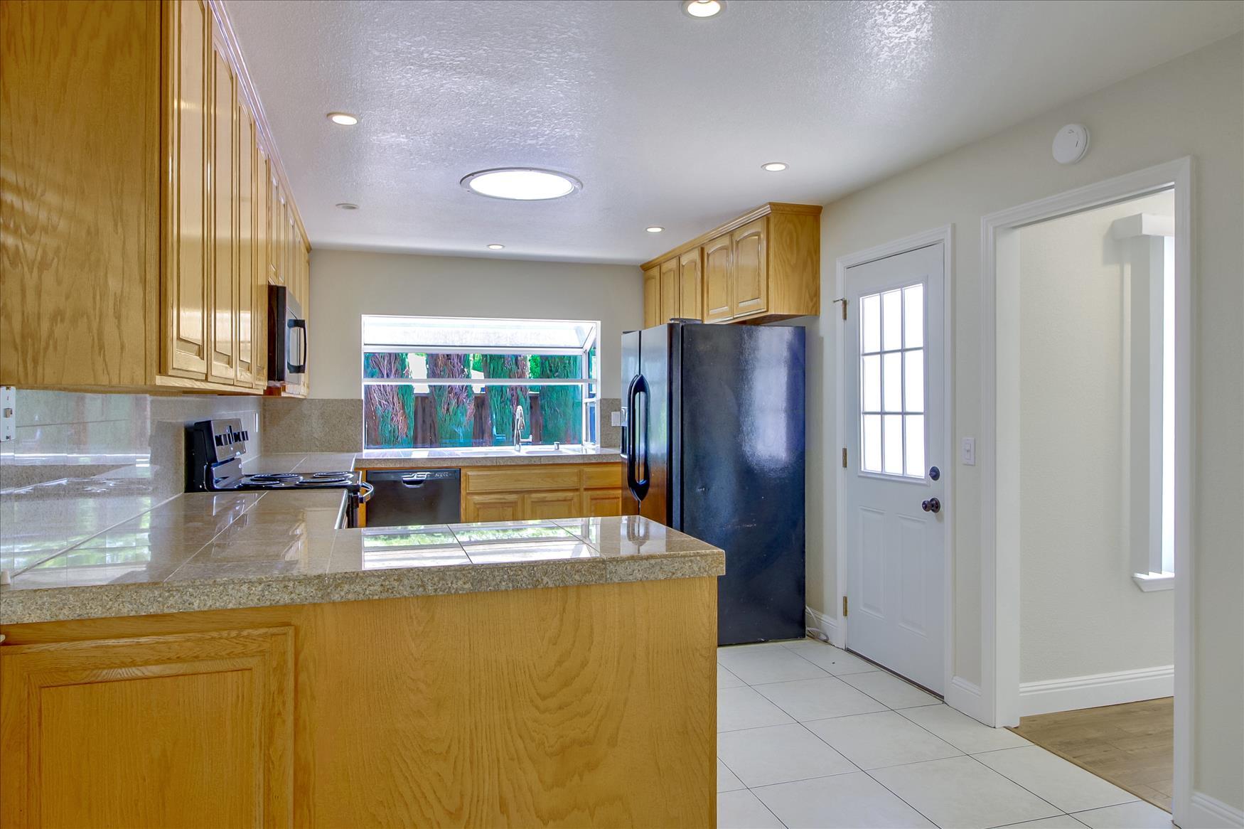 Building Photo - 6738 Tannahill Dr