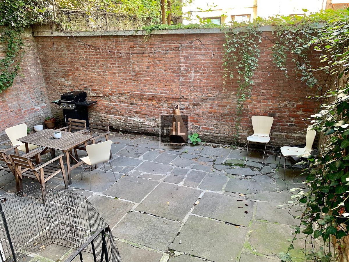 Building Photo - E 6TH ST.