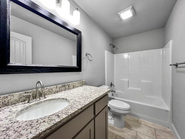 Building Photo - Cute open floor plan 3- bedroom, 2- bathroom home