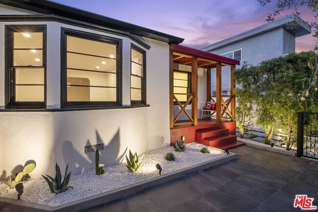 Primary Photo - 362 Westbourne Dr