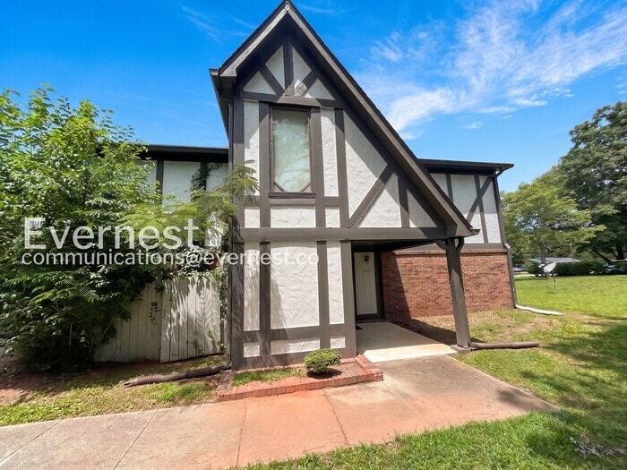 Building Photo - 1760 Wesley Way NW