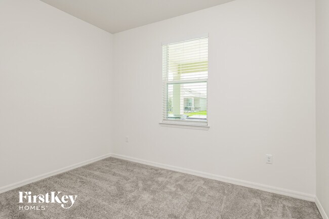 Building Photo - 1585 Isleta Lp