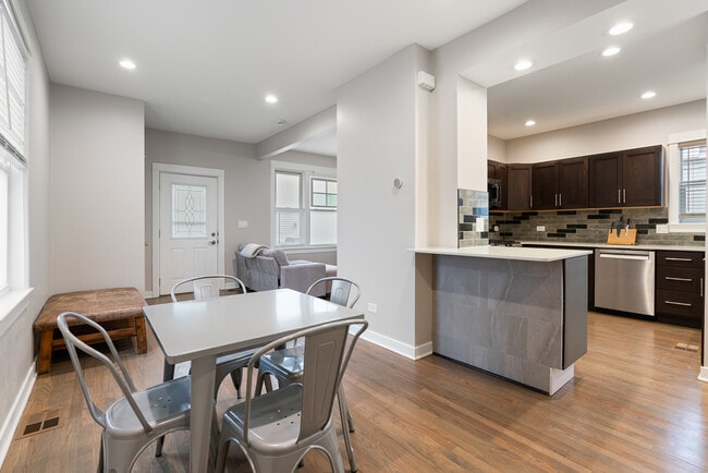 Building Photo - 4242 N Kimball Ave