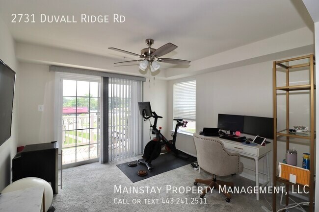 Building Photo - 2 Bedroom Plus DEN End Unit Townhome W Gar...