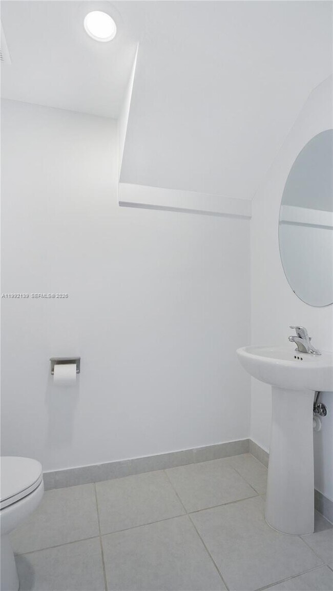 Building Photo - 2676 SE 12th St