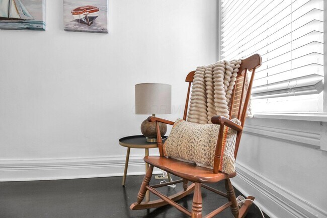 Building Photo - 174 Reinhard Ave