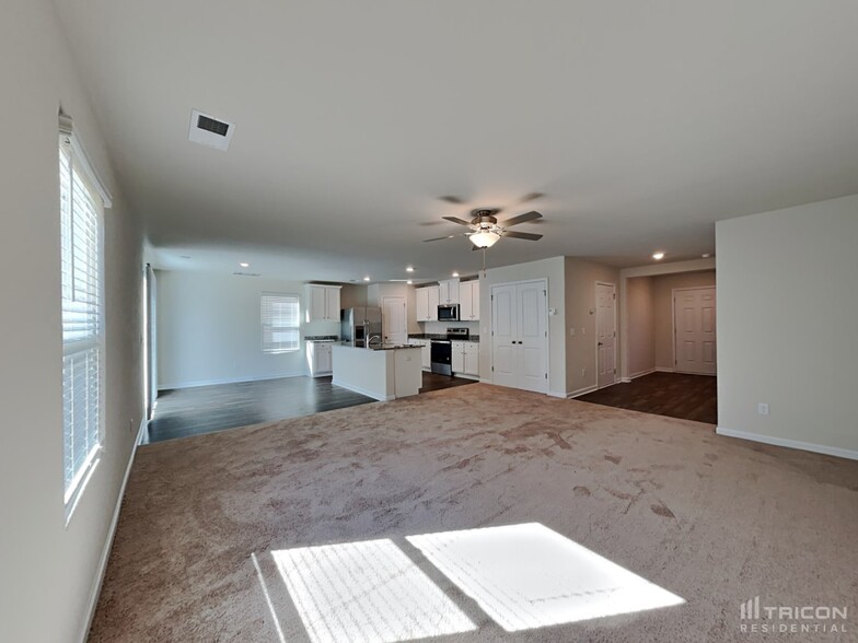 Building Photo - 2128 Southlea Dr
