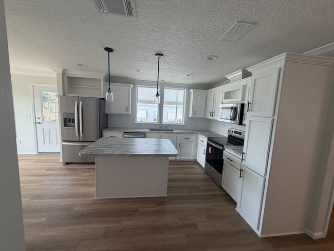 Building Photo - 388 Sunshine Dr