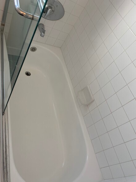 Bathroom - 1250 Franklin St