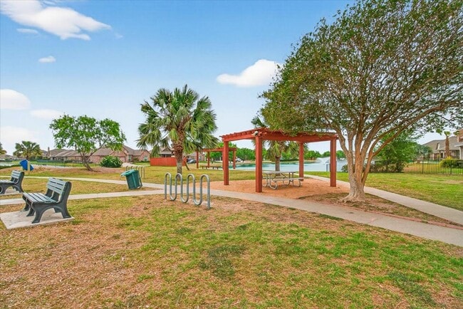 Building Photo - 8121 Cattlemen Dr