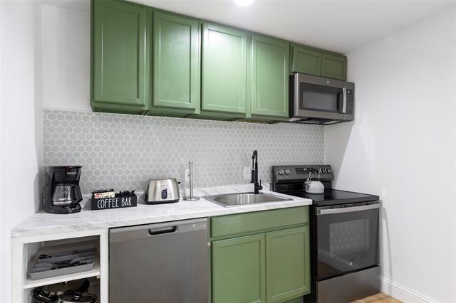 Building Photo - 8633 Westglen Dr