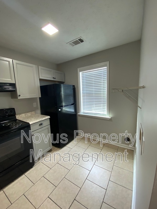 Building Photo - 619 South St