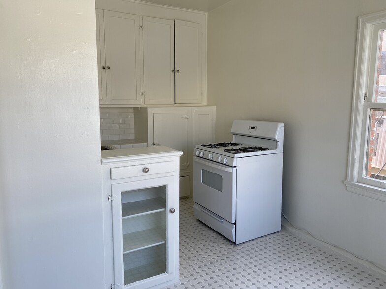 Building Photo - 545 S Hobart Blvd