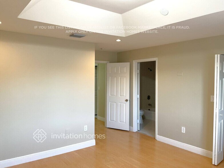 Building Photo - 7663 N Southwood Cir