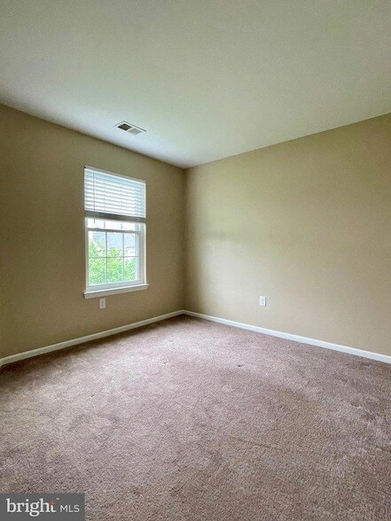 Building Photo - 1104 Mews Dr