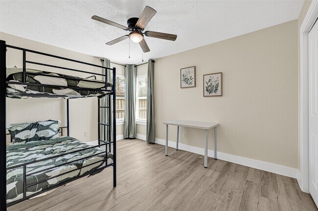 Building Photo - 4802 Hickorygate Dr