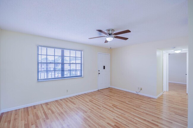 Building Photo - 4708 Oak Terrace Dr