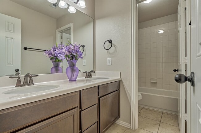 Building Photo - 118 Madeline Ln