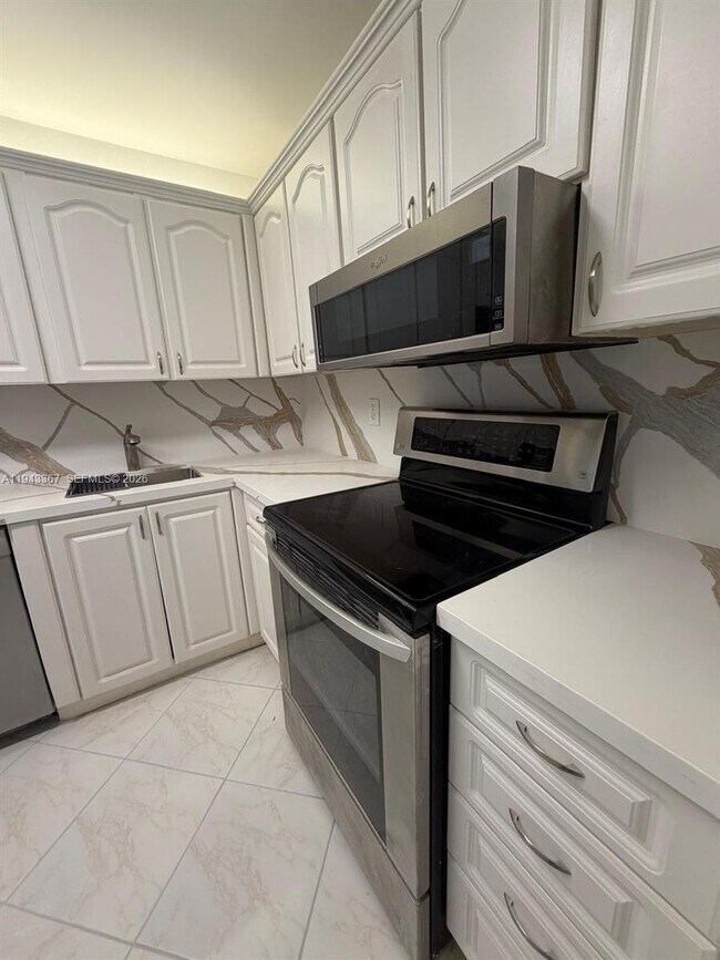 Building Photo - 9273 Collins Ave