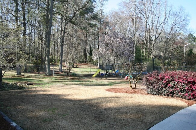 Building Photo - **ASK HOW YOU CAN MOVE IN WITH NO SEC. DEP.**105 Timberlane Trl: 3BD, 2BA brick ranch on level lo...