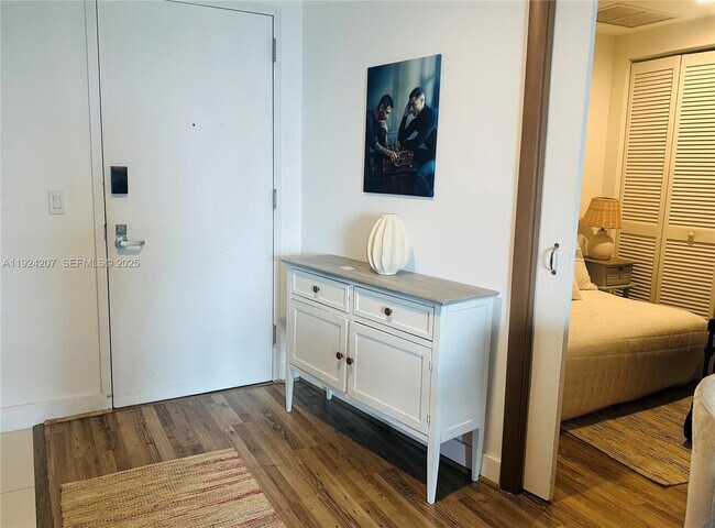 Building Photo - 121 NE 34th St